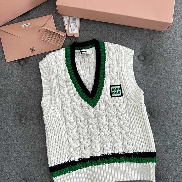 미우미우 울 조끼